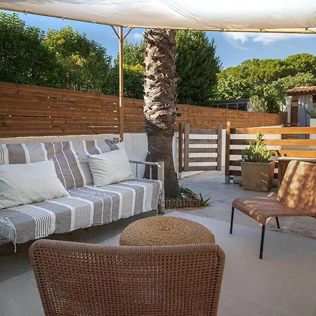 Holiday home Superbe Maison Avec Piscine En Plein Coeur Du Village