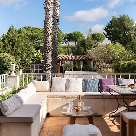 Superbe Maison Avec Piscine En Plein Coeur Du Village Holiday home